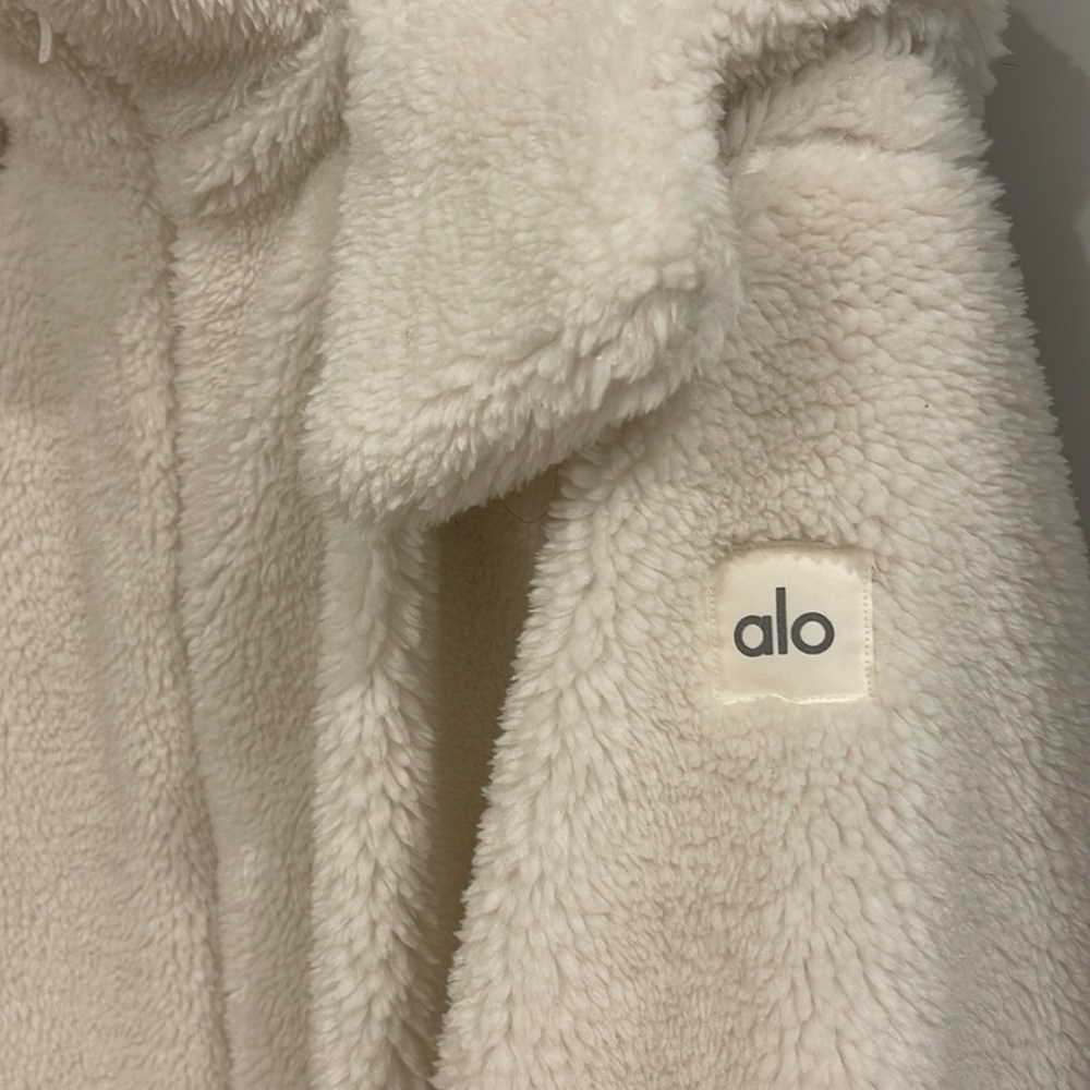 ALO Yoga Cream Sherpa Zip-Up Jacket - Picture 3 of 7
